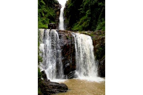 Mahakandura Falls